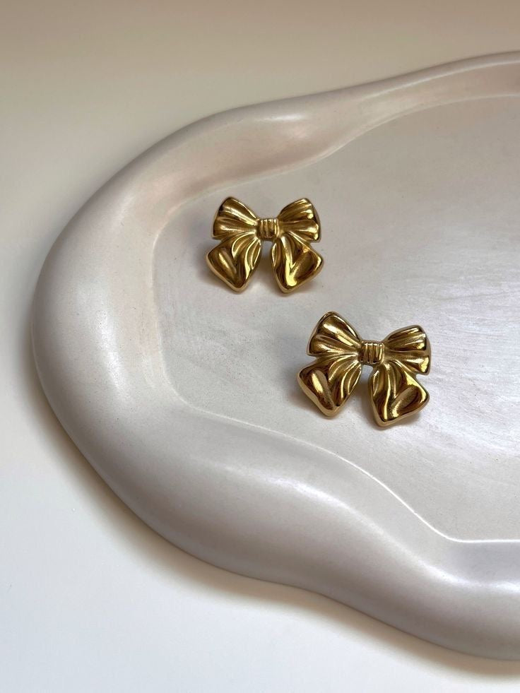 Chic Bow Studs